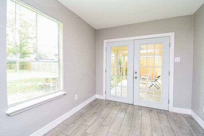 Building Photo - 2110 Hilton Head Dr