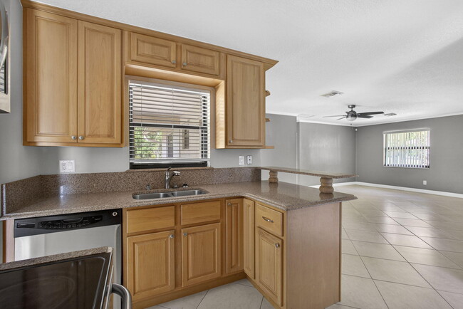 Building Photo - 7107 181st Ct N