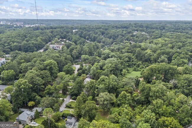 Building Photo - 1742 Helen Dr NE