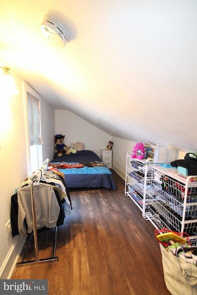 Building Photo - 459 High St