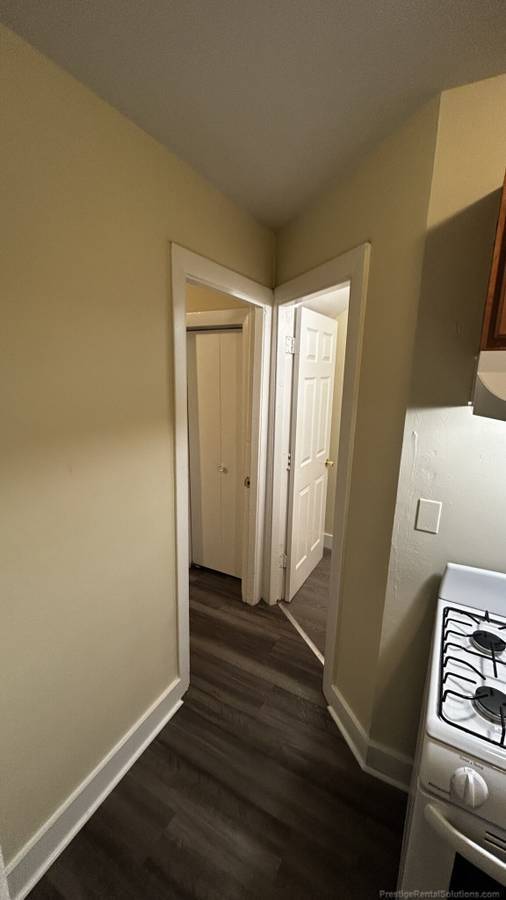 Building Photo - 1144 River St