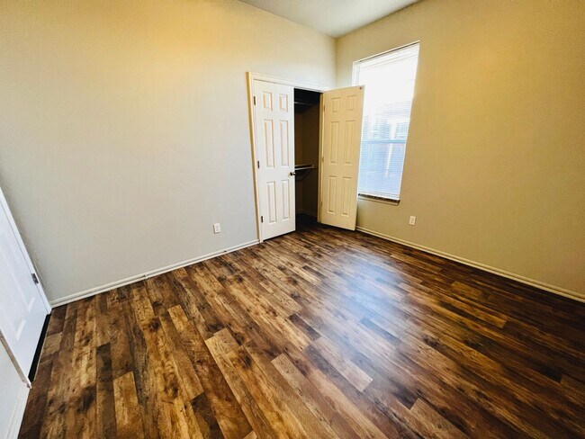Building Photo - Charming 3BD 2BA Duplex in Yukon, The Gardens @ Chisholm Creek!!