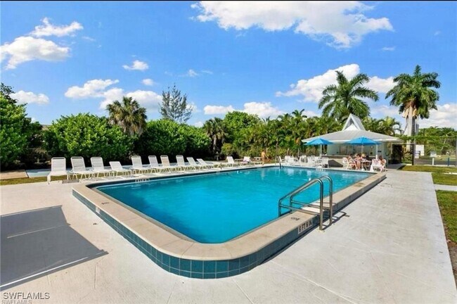 Building Photo - 2285 River Reach Dr