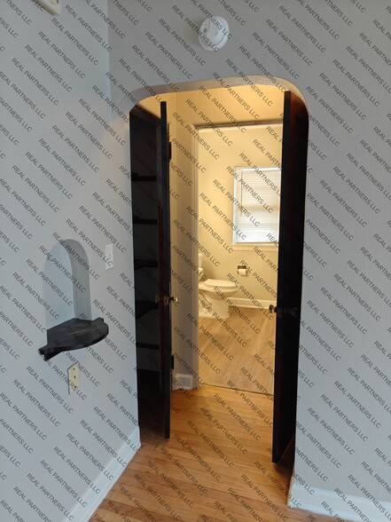 Building Photo - 417 W 14th St