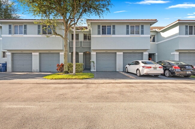 Building Photo - 1927 Alamanda Way