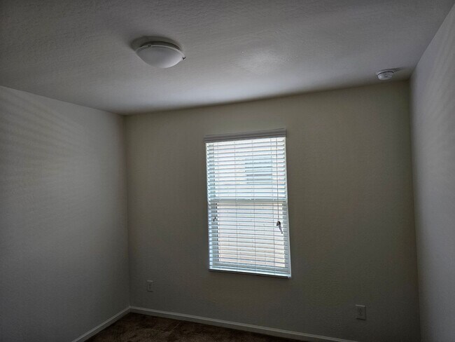 Building Photo - lovely 3bd 2 bth home