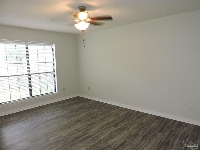 Building Photo - 2780 Honeywood Dr