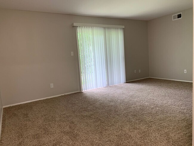 Building Photo - Spacious 2-Bedroom Apartment for Rent in C...