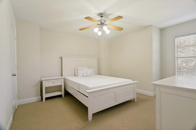 Building Photo - 412 S Hampton Ct