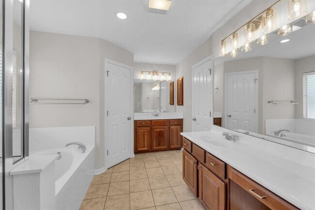 Building Photo - 3929 Vallarta Ln