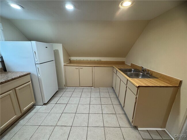 Building Photo - 2 Champion St