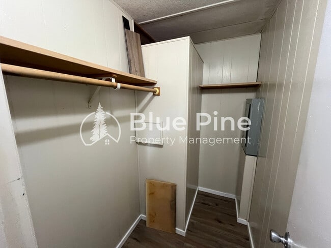 Building Photo - 925 Wilson Ave