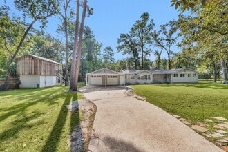 Building Photo - 501 Sioux River Rd