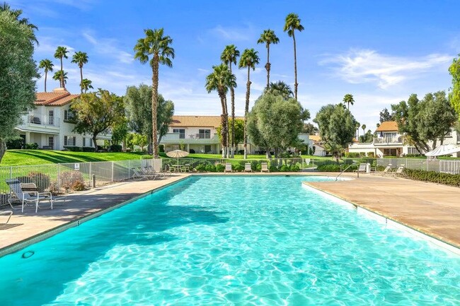 Building Photo - 269 Vista Royale Cir W