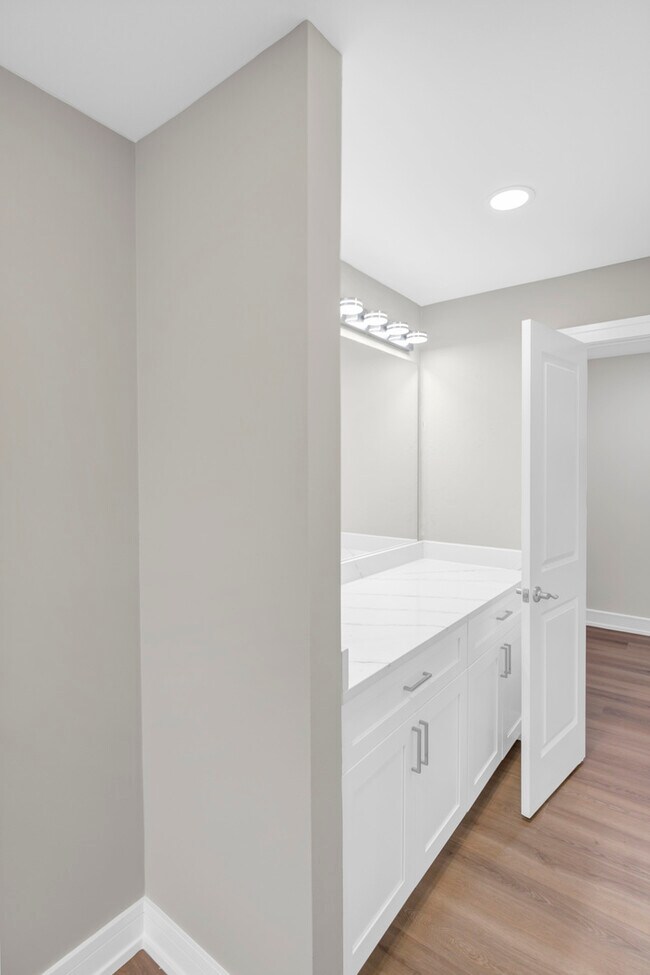 Building Photo - 350 Newgate Ct