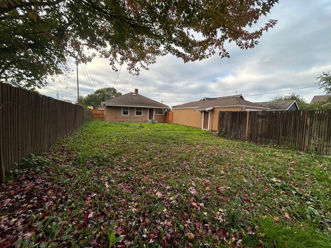 Building Photo - Completely Updated 2 bedroom 1 bath home w...