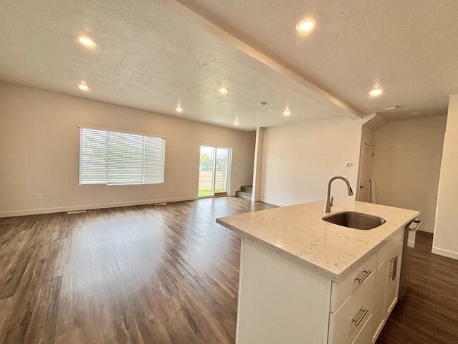 Building Photo - 1508 W Sparta Way