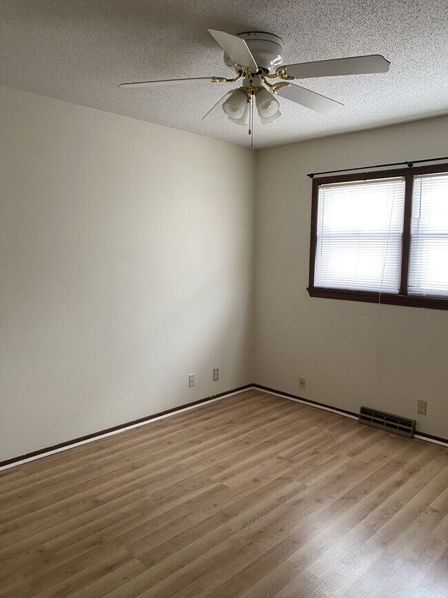 Building Photo - 14706 Harvey Oaks Ave