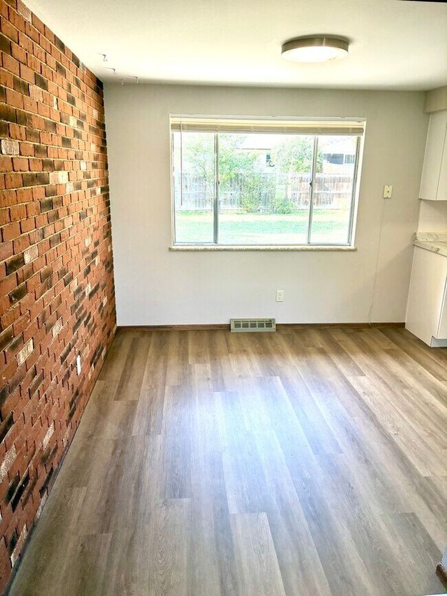 Building Photo - 3 Bedroom, 1 Bath Home with 1 car attached...