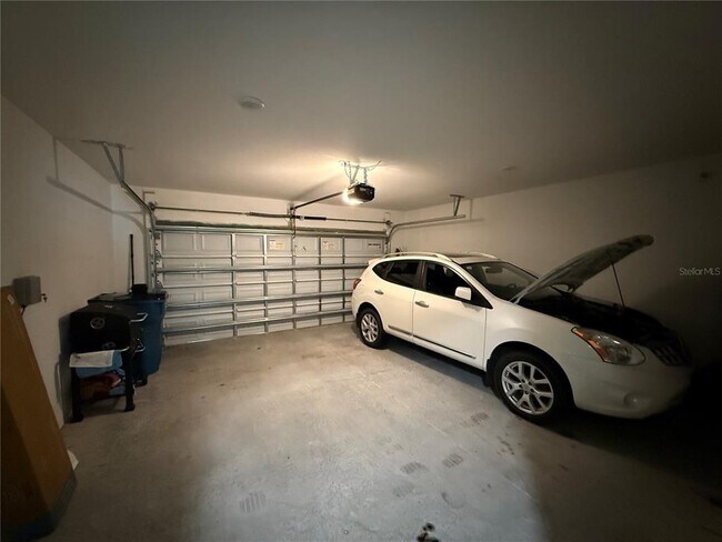 Building Photo - 3464 Dahlia Dr