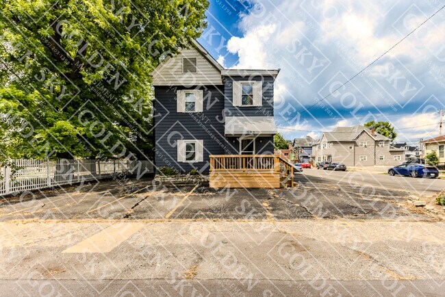 Building Photo - 502 W Jackson St