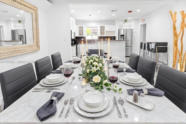 Building Photo - 2925 Coral Shores Dr