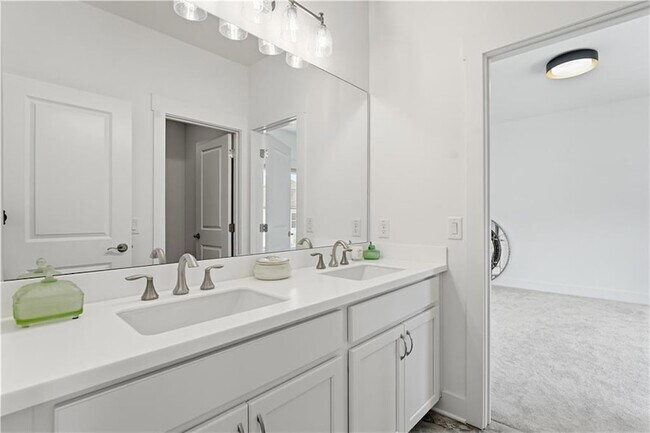 Building Photo - 158 Kingwood Dr