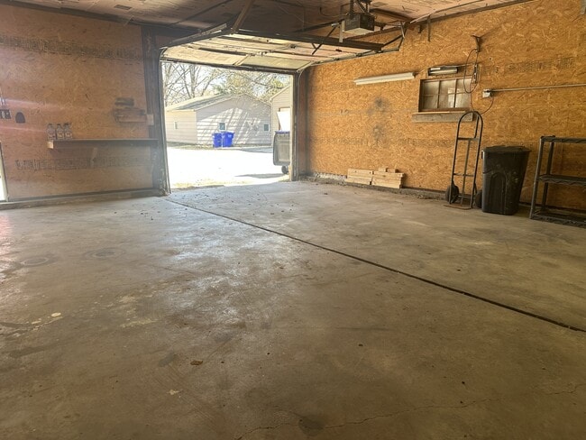 Building Photo - 225 W 1st St