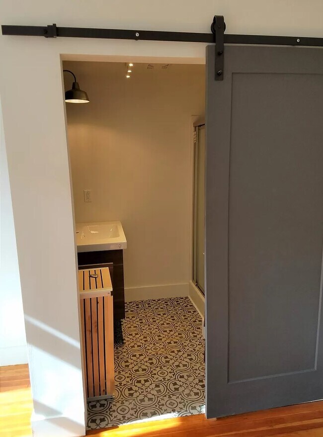 Building Photo - 82 Murray St