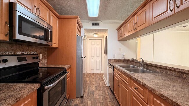 Building Photo - 10610 SW 158th Ct
