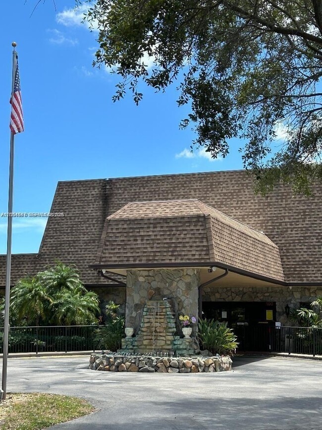 Building Photo - 200 Ashbury Rd