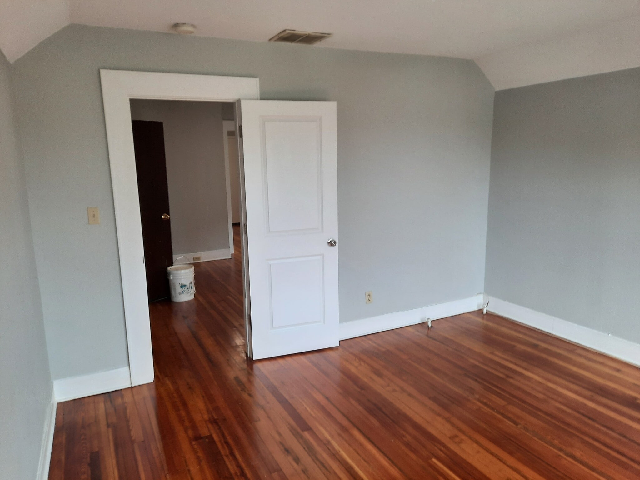 ROOM - 177 Davenport Ave