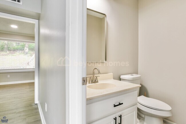 Building Photo - Recently renovated and highly desirable 4 bedroom / 2.5 bath home with 2,028 sq ft of space!