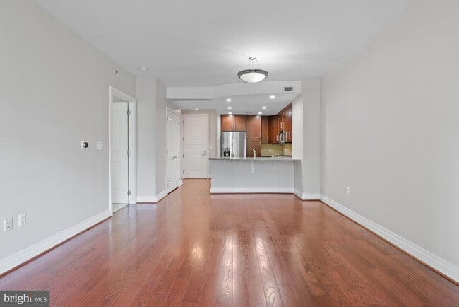 Building Photo - 8220 Crestwood Heights Dr