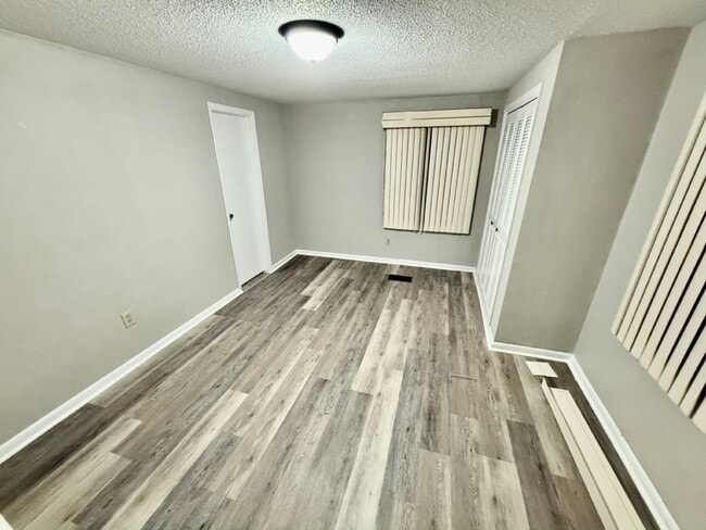 Building Photo - 6407 SE 108th St