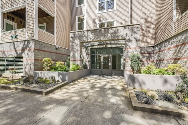 Building Photo - 205 SW Montgomery St