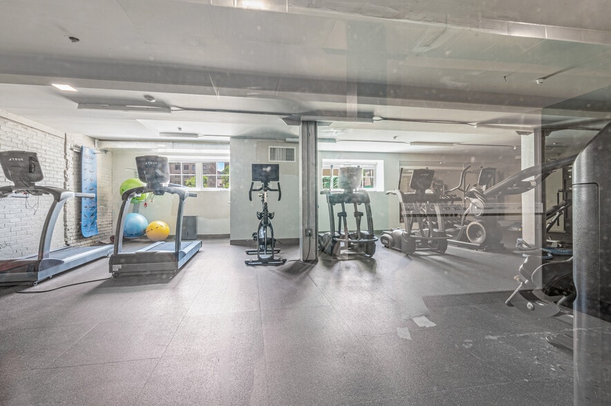 Building Photo - 103 Allyn St