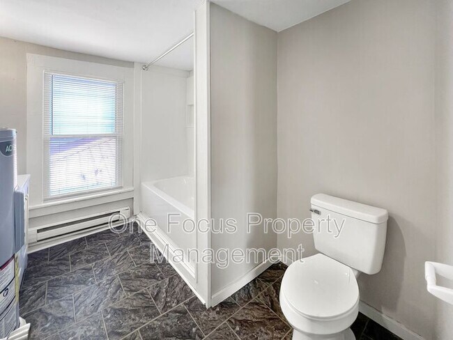 Building Photo - 200 Danis St