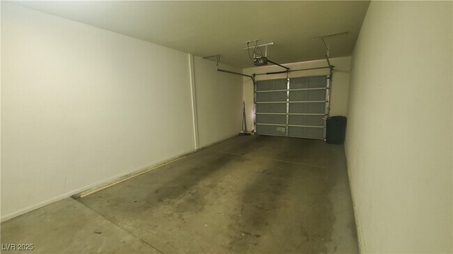 Building Photo - 2050 W Warm Springs Rd