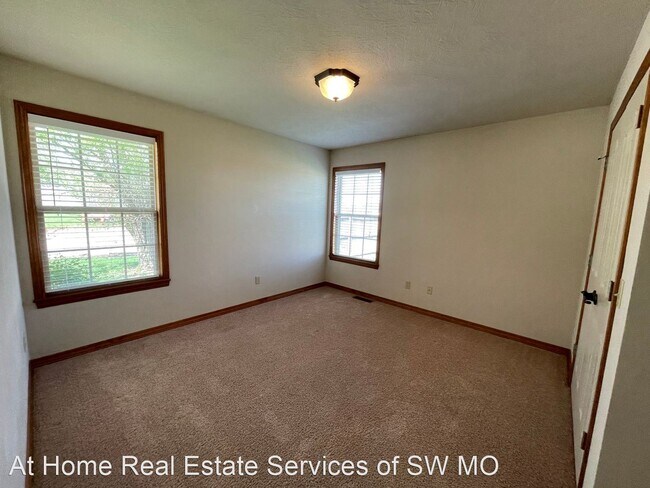 Building Photo - 4 br, 2 bath House - 792 S Hackberry Ave