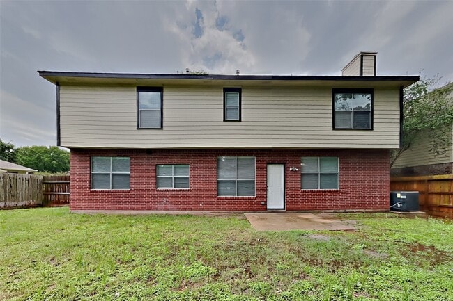 Building Photo - 22923 Rainbow Bend Ln