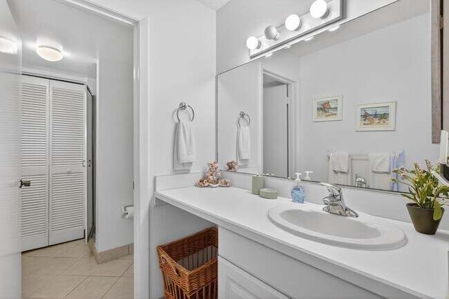 Building Photo - 7410 S Ocean Dr