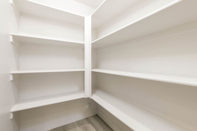 Building Photo - 3 bed | 2.5 bath | 2-car Townhome with Was...