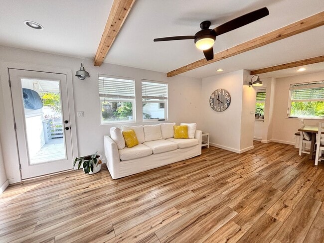 Building Photo - Available Now! 3 BED, 2 BATH HOME w/ UTILI...