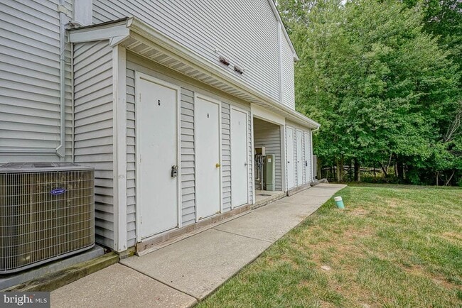 Building Photo - 14 Cranberry Ct