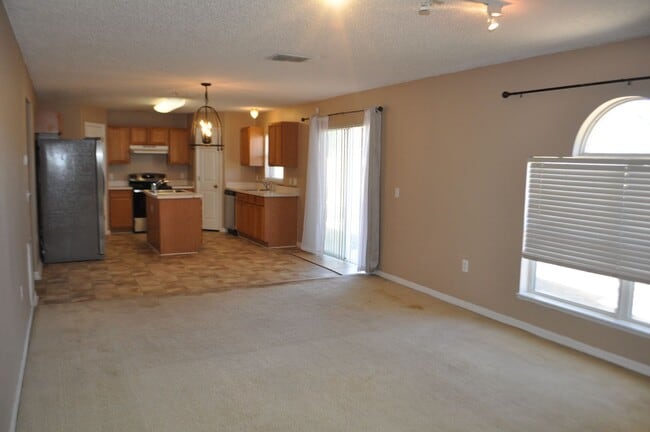 Building Photo - Nice 4 Bedroom 2.5 Bath 2 Car Garage Home ...