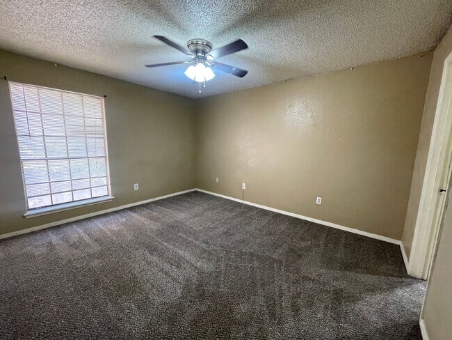Building Photo - 657 Ruidosa Ave