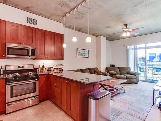 Building Photo - Downtown Views from Cortez Hill! Tall Ceil...