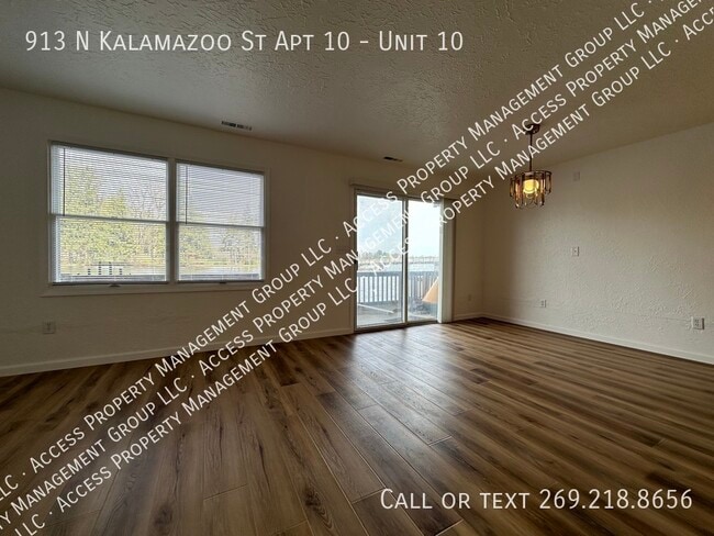 Building Photo - 913 N Kalamazoo St