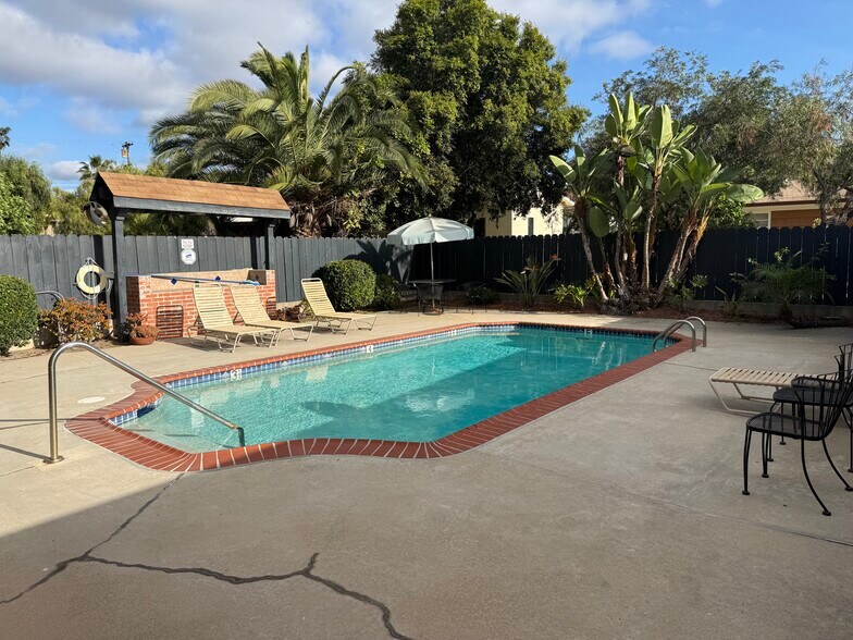 Building Photo - 6927 Amherst St